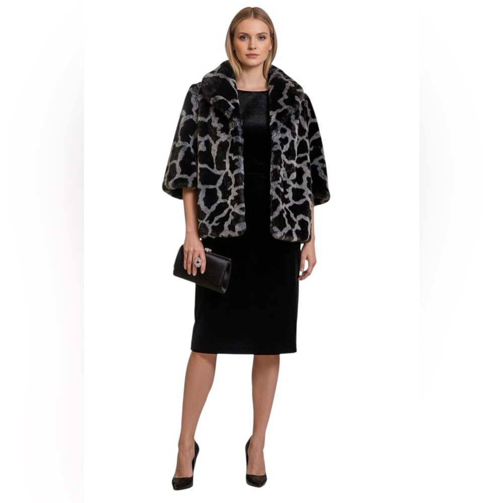 Dominique Black and Gray Patterned Cape